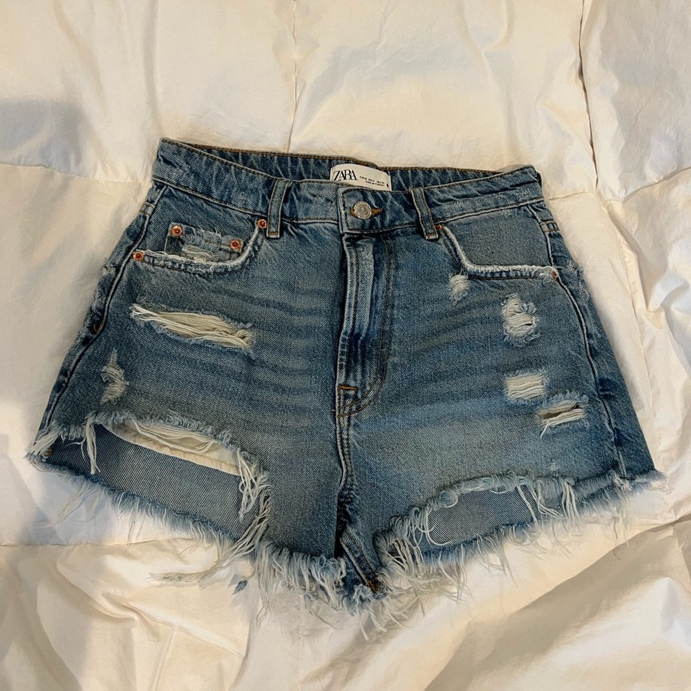 Zara ripped jean shorts size 4